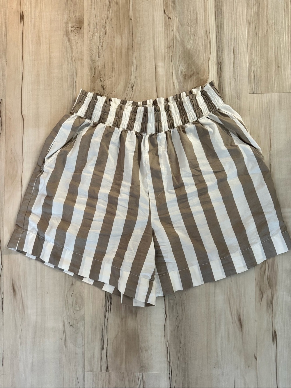 aerie High-Waist Vertical Stripe Shorts in Beige and White